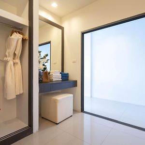 One Bedroom Suite Seaview